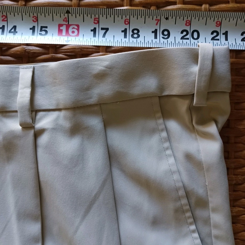 Savane Mens Pleated Flat Front Khaki Shorts Classic Fit Size 42 - Picture 2 of 8